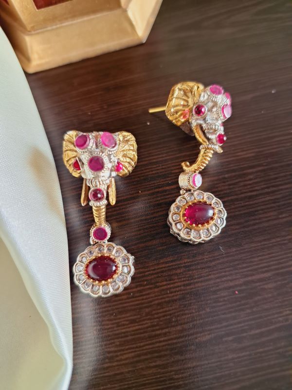 Chanda Elegant studs