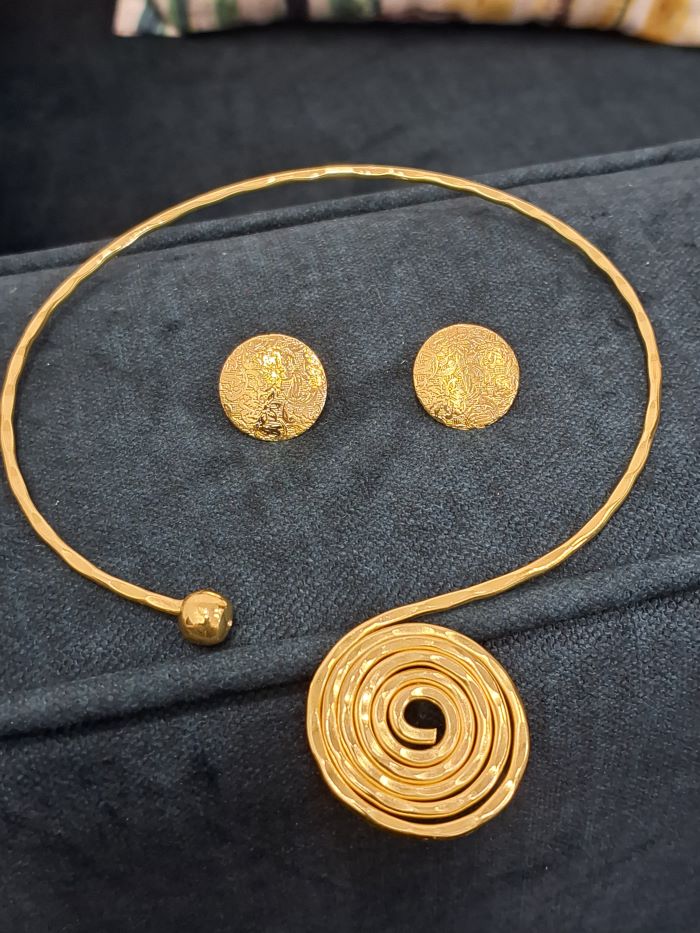 Nayaab Golden hasli set