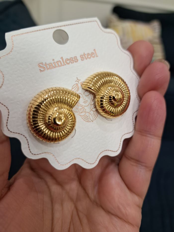 Orelia anti-tarnish golden studs earrings