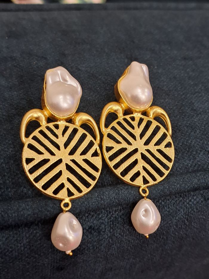 Ranjeeta pearl studs