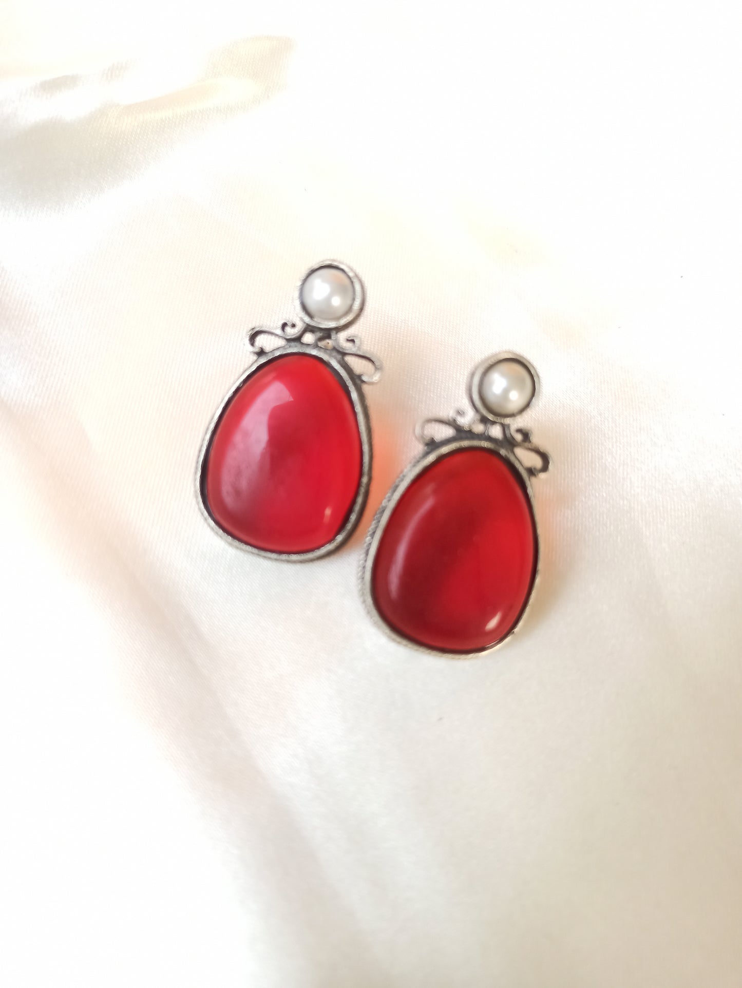 Tracy Red Studs earrings