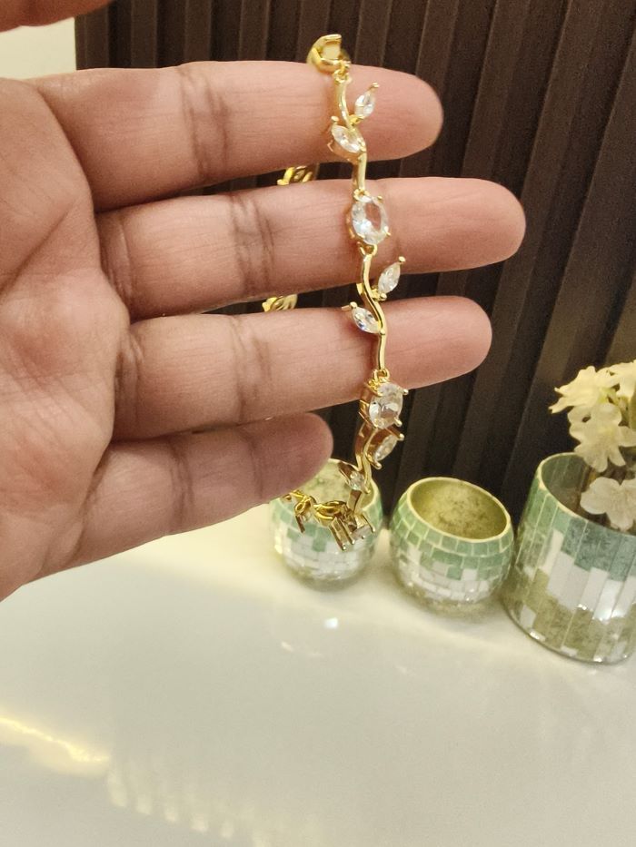 Asmeen anti-tarnish tulip bracelet
