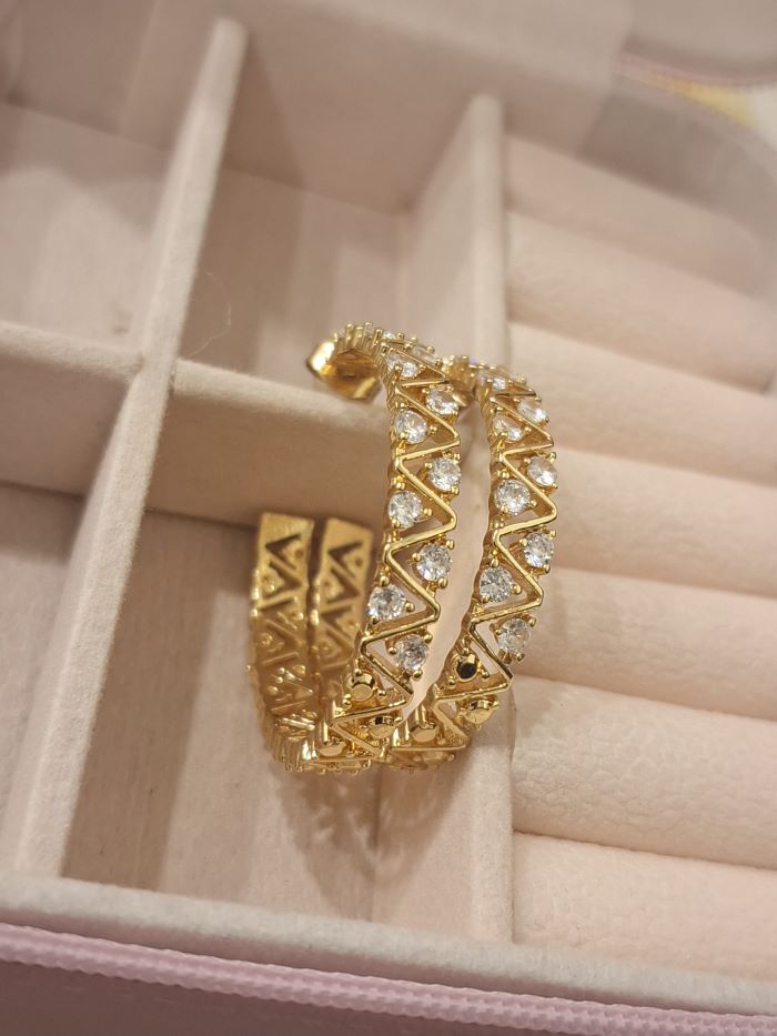 Avinya anti-tarnish hoop earrings