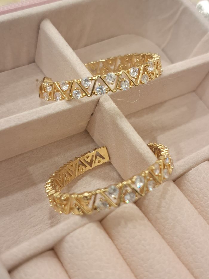 Avinya anti-tarnish hoop earrings