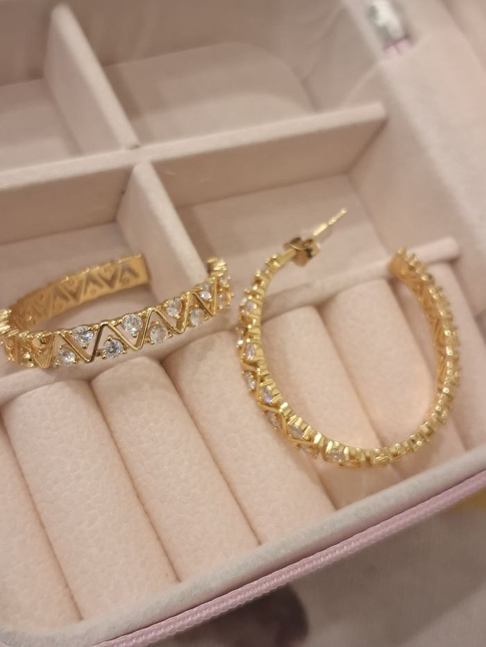 Avinya anti-tarnish hoop earrings