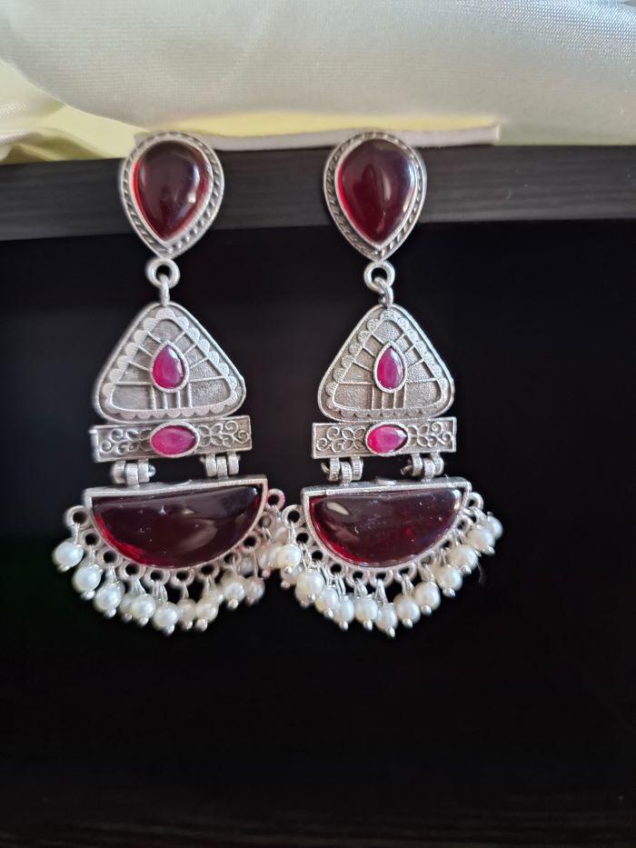 Bijoli Red dangler earrings