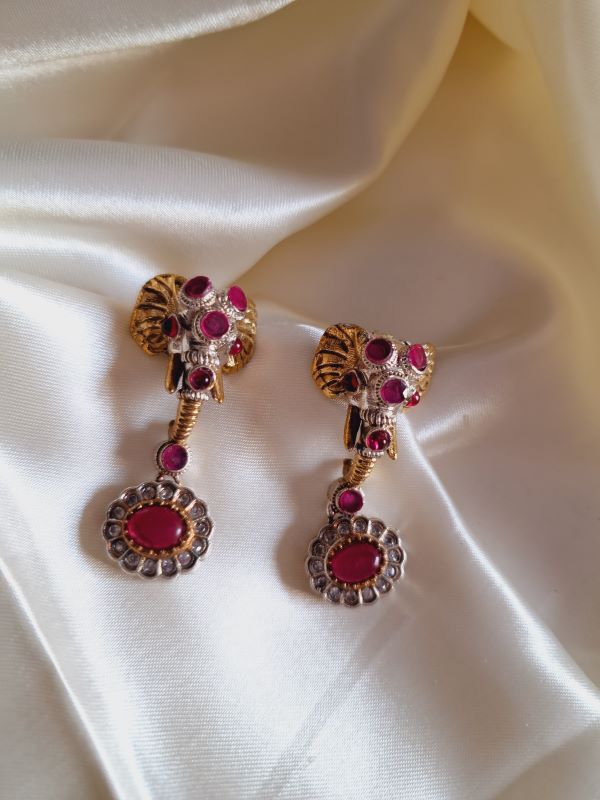 Chanda Elegant studs