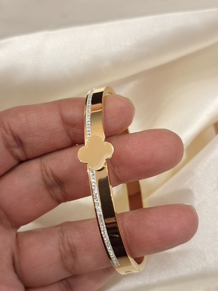 Clovia anti-tarnish bracelet-free size
