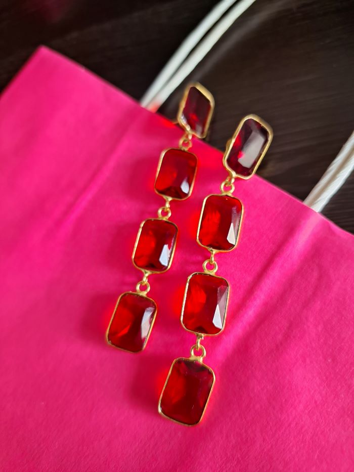 Dia red hanging earrings