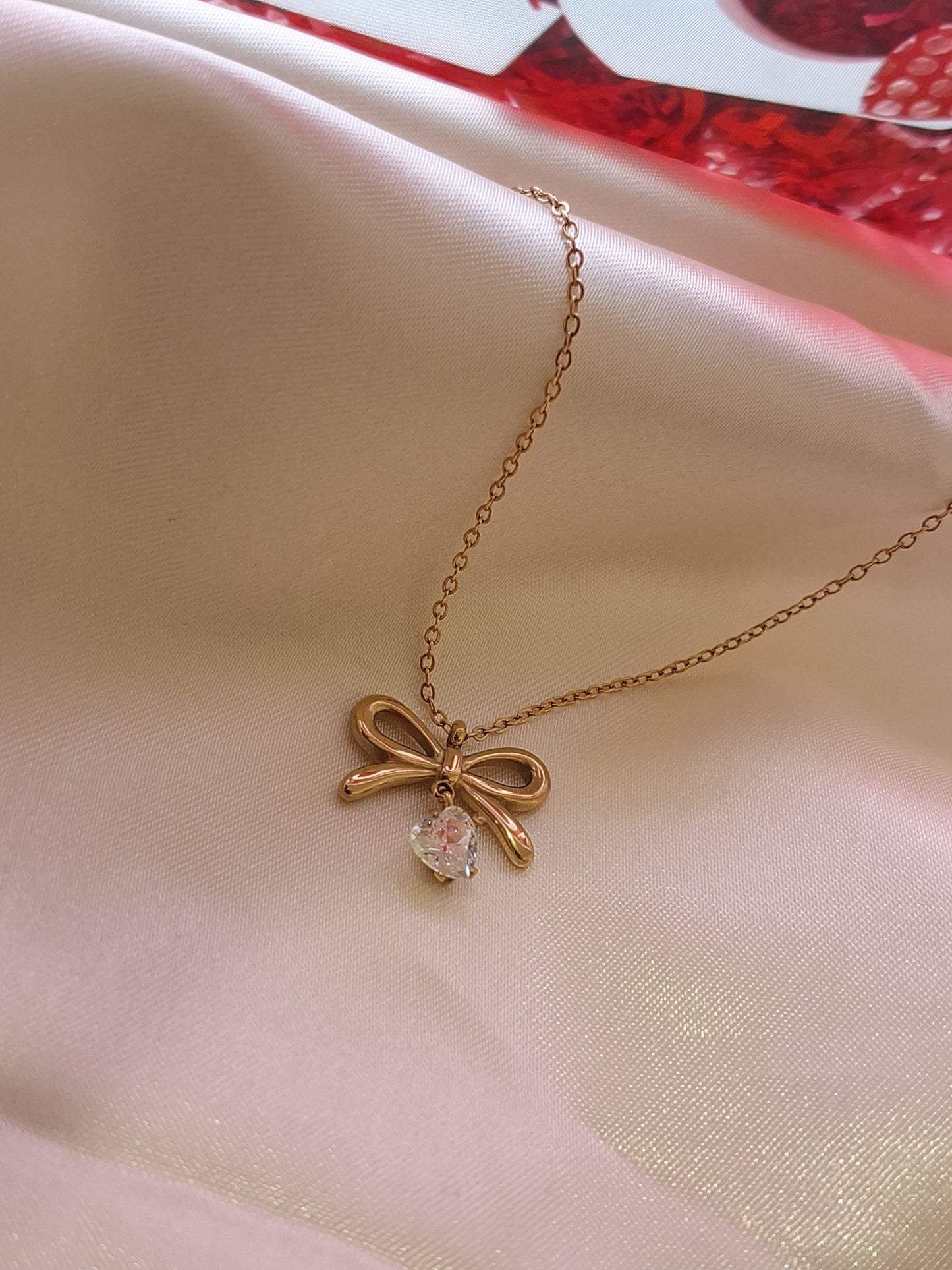 Frida anti-tarnish heart and bow chain