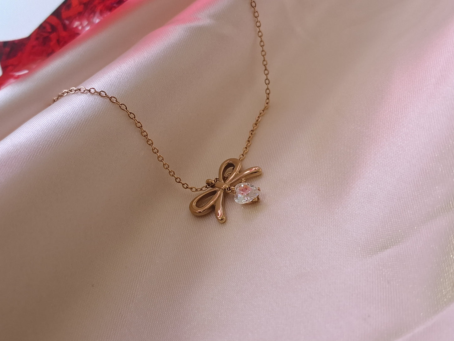 Frida anti-tarnish heart and bow chain