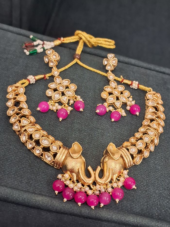 Guni pink choker necklace set