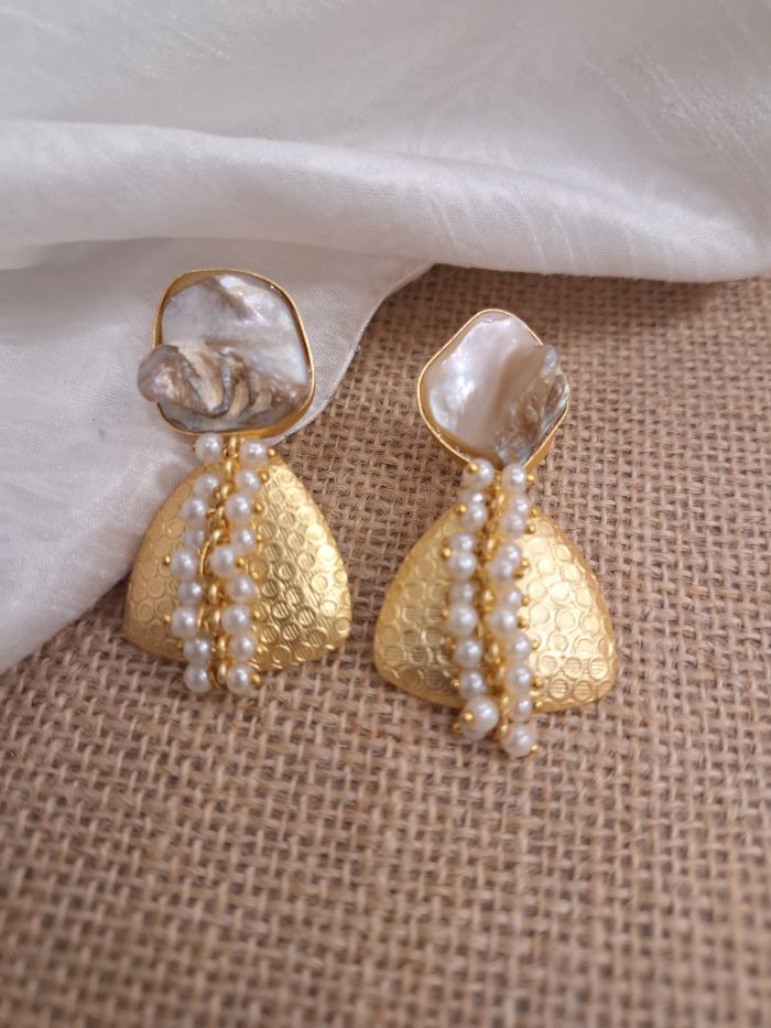 Jennifer pearl studs earrings