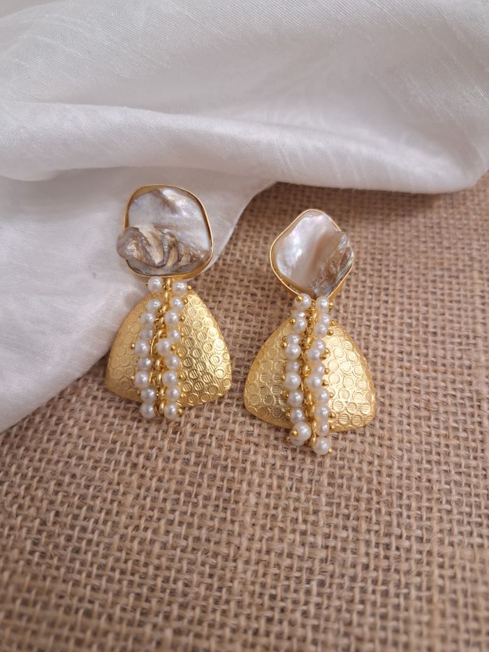 Jennifer pearl studs earrings