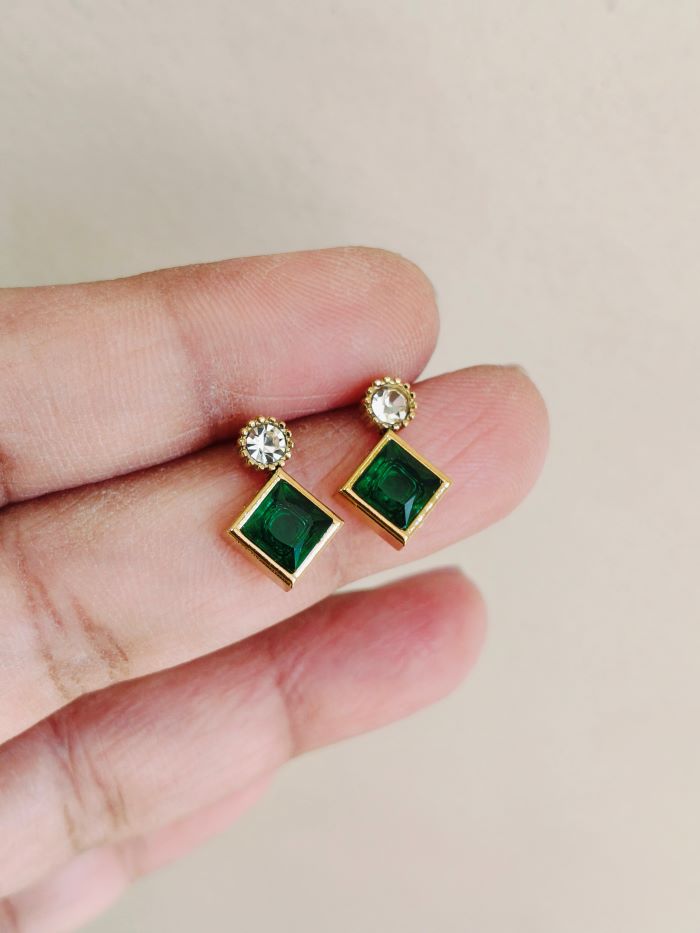 Karen anti-tarnish green stud earrings