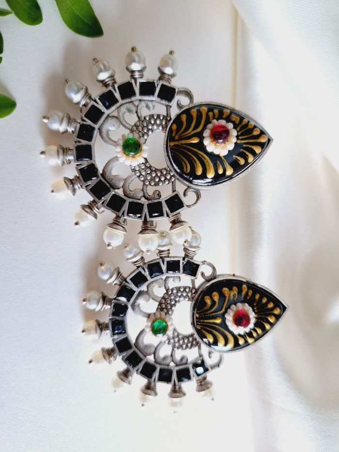 Koesha Black studs earrings