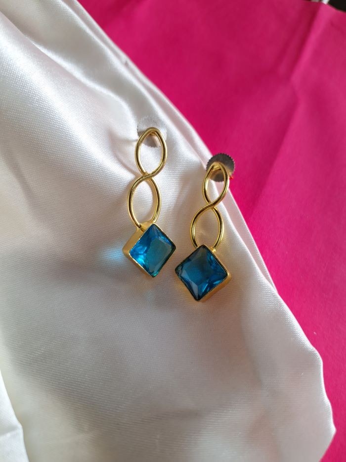 Mona blue stud earrings