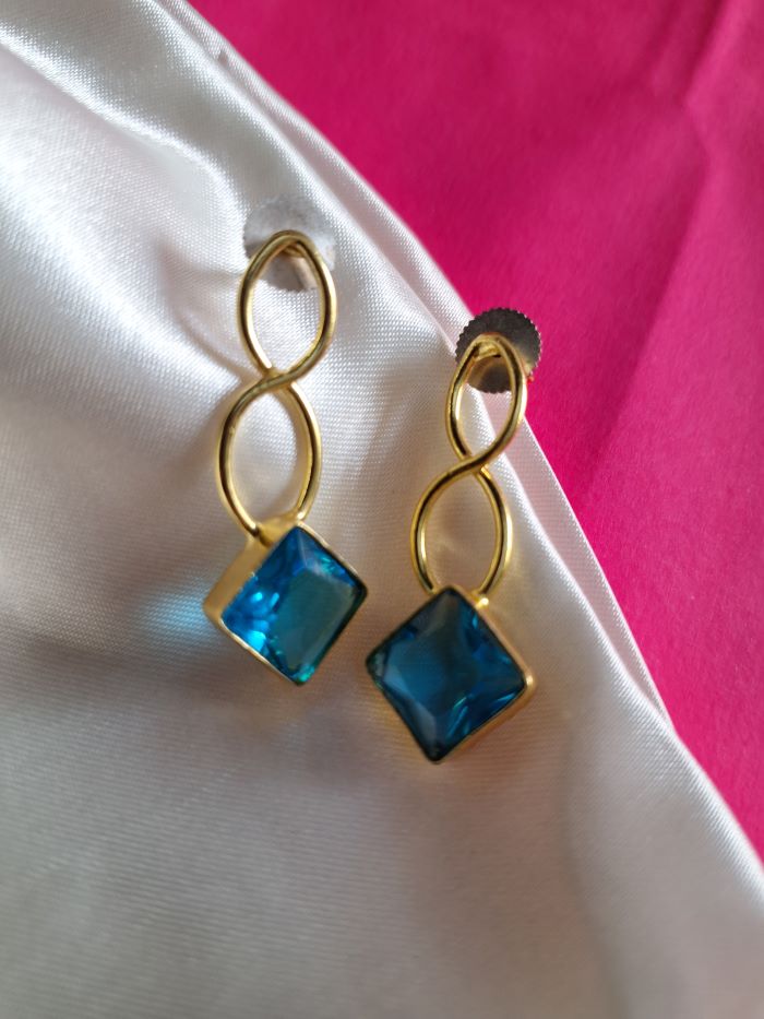 Mona blue stud earrings