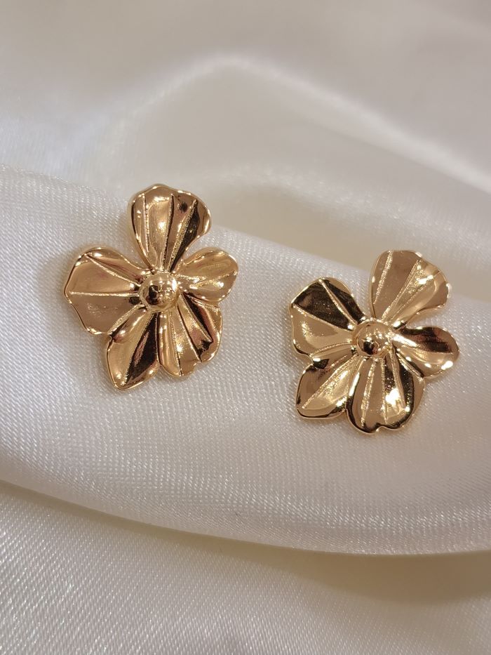 Nivaana anti-tarnish stud earrings