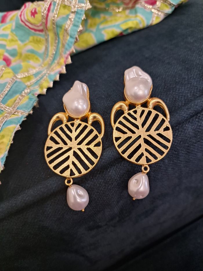 Ranjeeta pearl studs