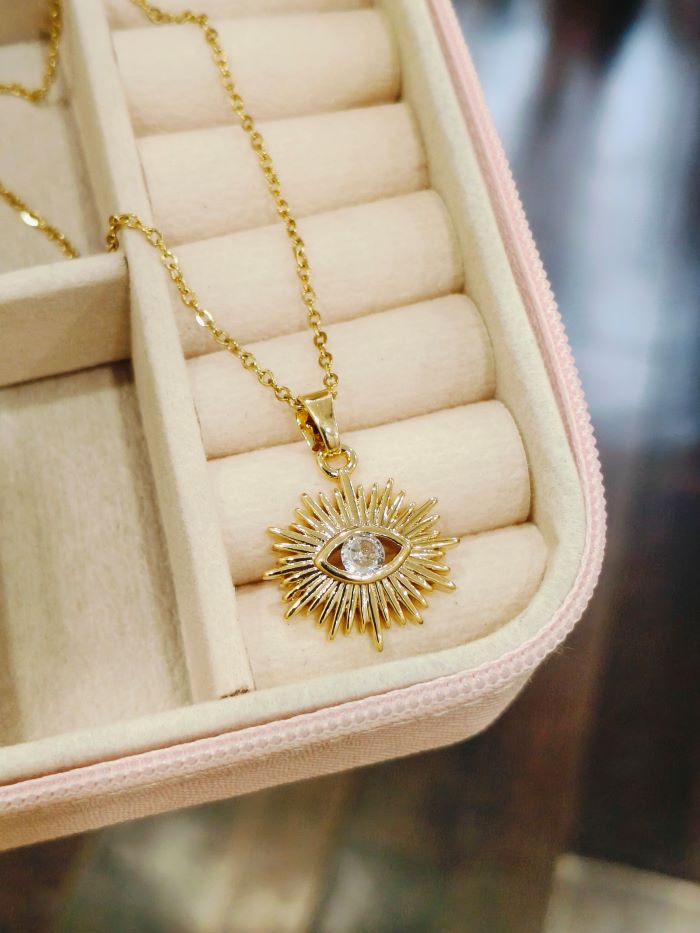 Stayaway anti-tarnish pendant with chain