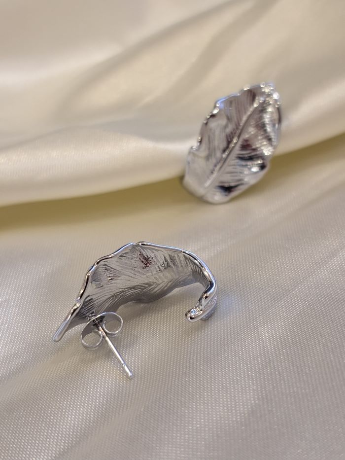 Tanvi anti-tarnish stud earrings