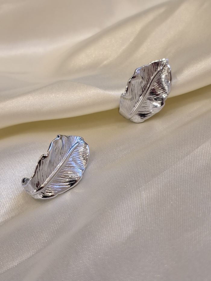 Tanvi anti-tarnish stud earrings
