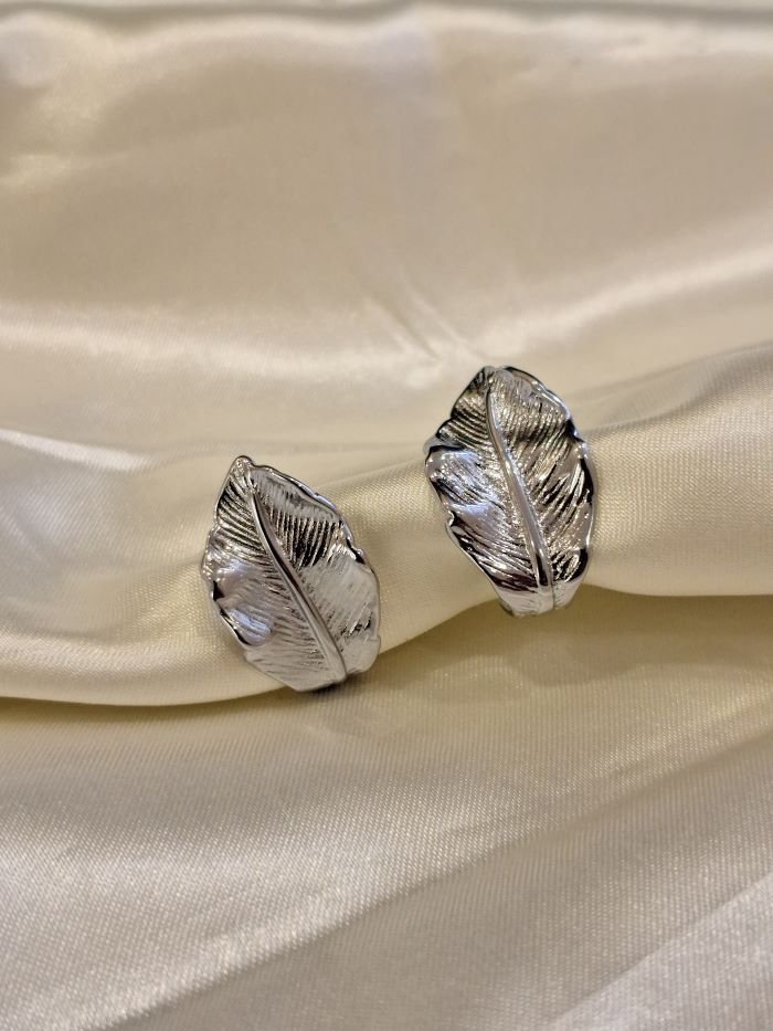 Tanvi anti-tarnish stud earrings