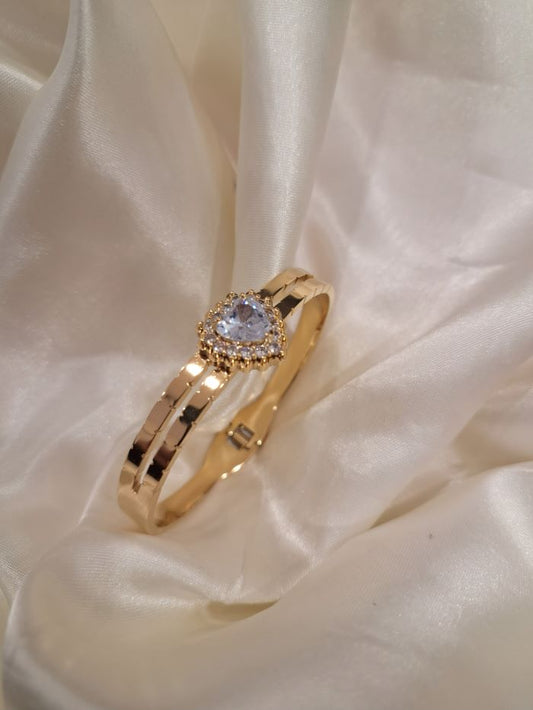 Nyle anti-tarnish heart bracelet -free size