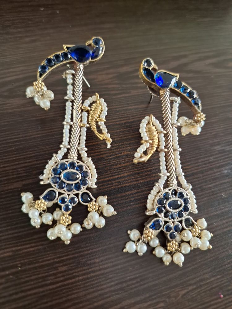 Akshara Veena pattern dual tone brass long studs - Dark blue