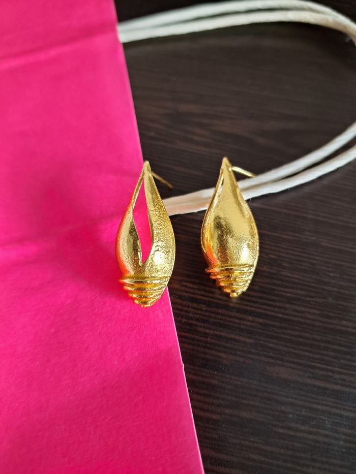 Alice gold-plated studs earrings