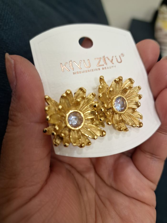 Amelia anti-tarnish white floral studs earrings