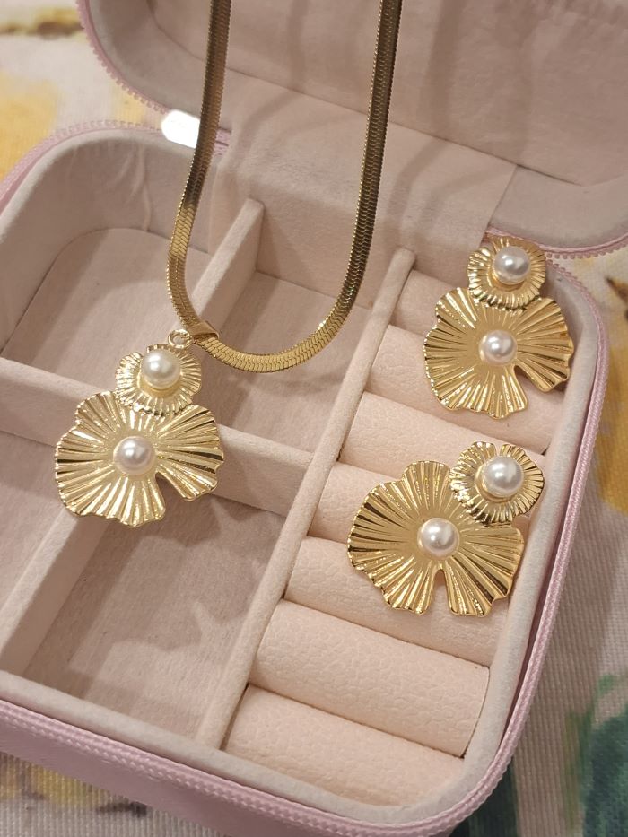 Ashleesha anti-tarnish jewellery set