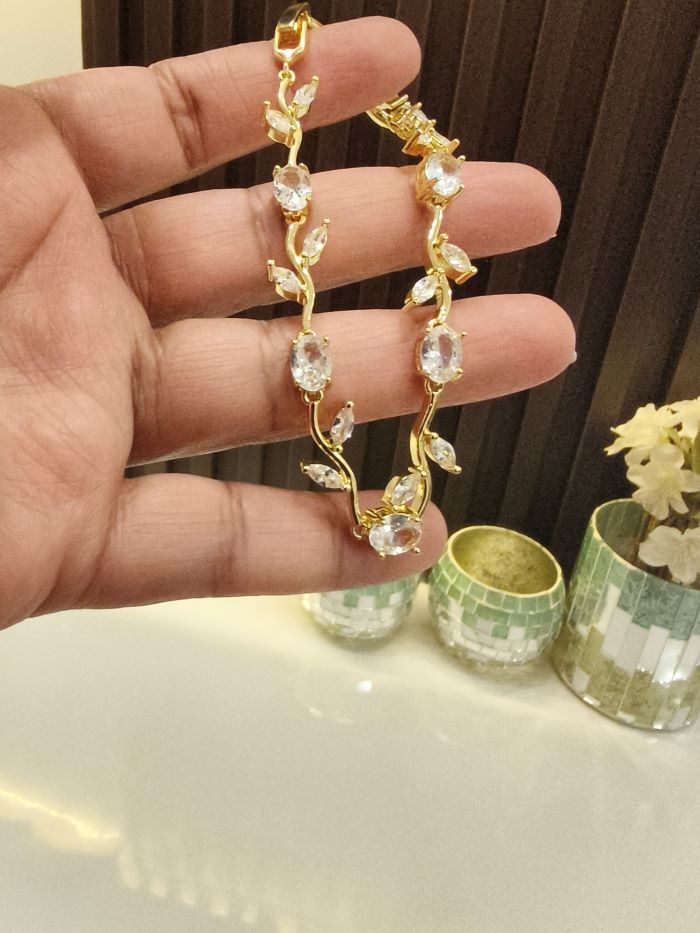 Asmeen anti-tarnish tulip bracelet