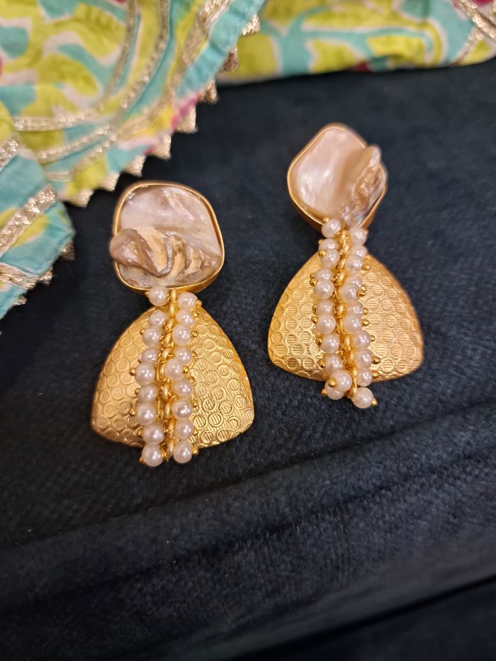 Jennifer pearl studs earrings