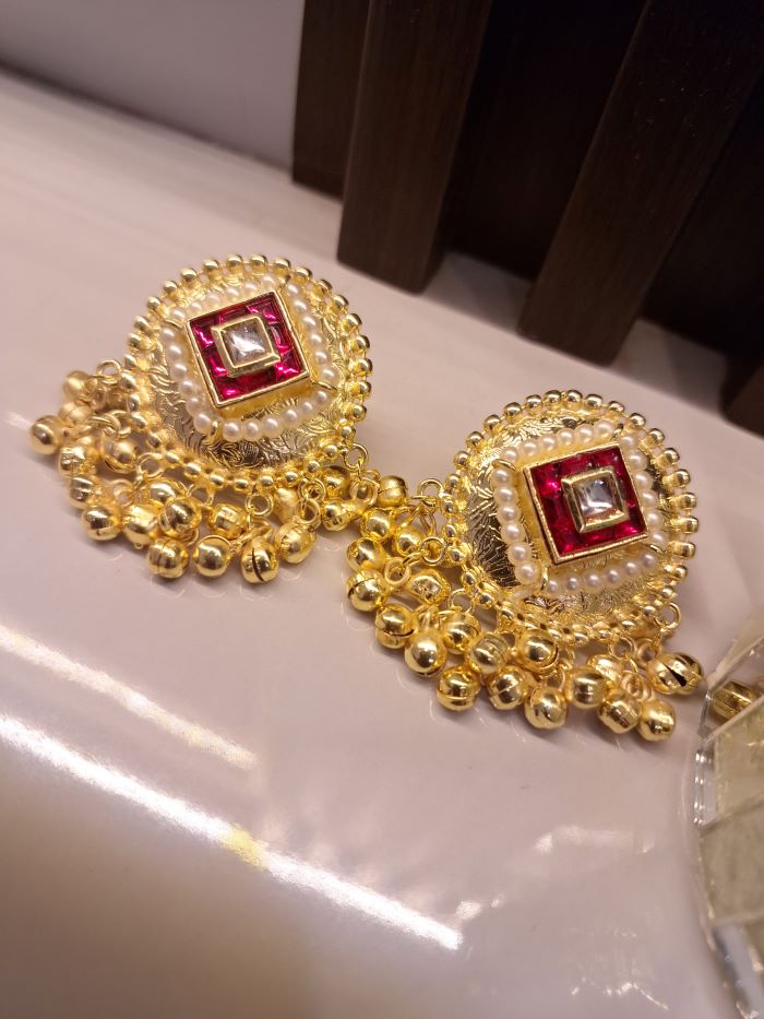 Mahara Red studs earrings