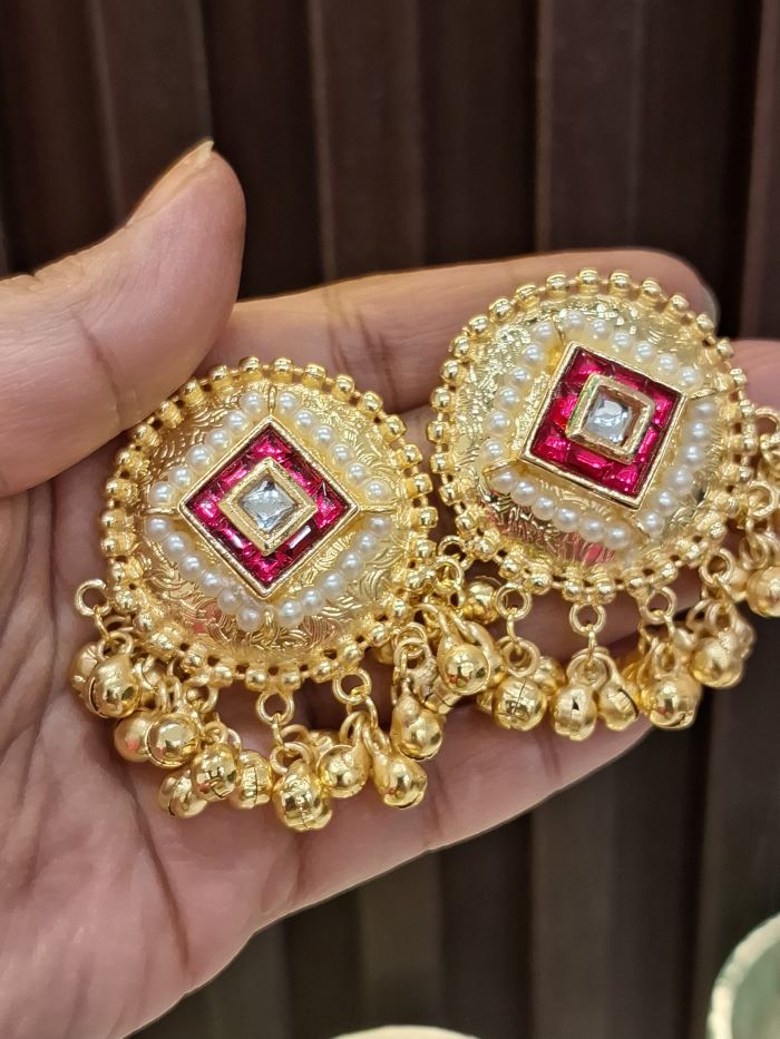 Mahara Red studs earrings
