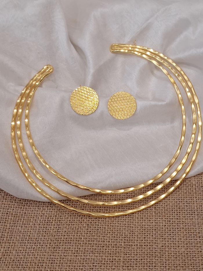 Nilofer golden hasli necklace set