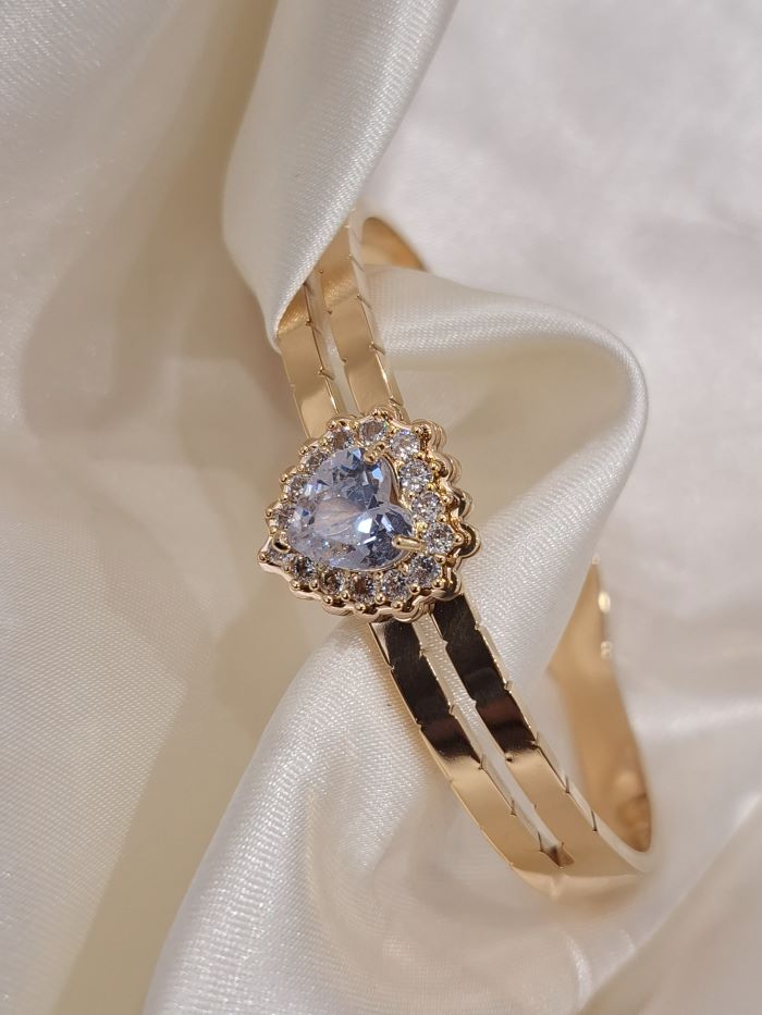 Nyle anti-tarnish heart bracelet -free size