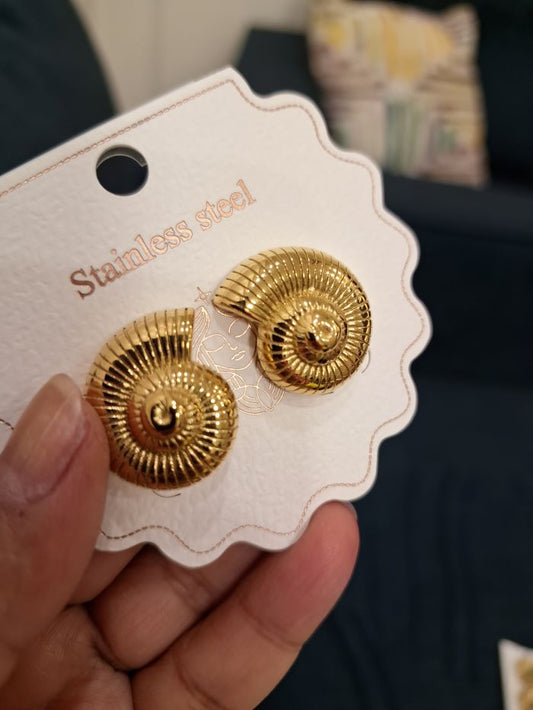 Orelia anti-tarnish golden studs earrings