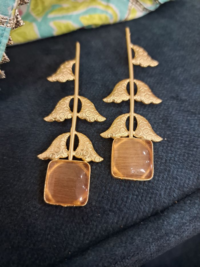 Ritwi peach studs earrings