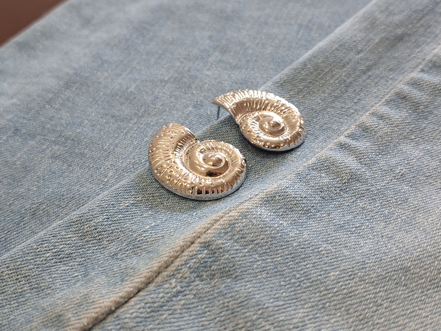 Twirl anti-tarnish stud earrings
