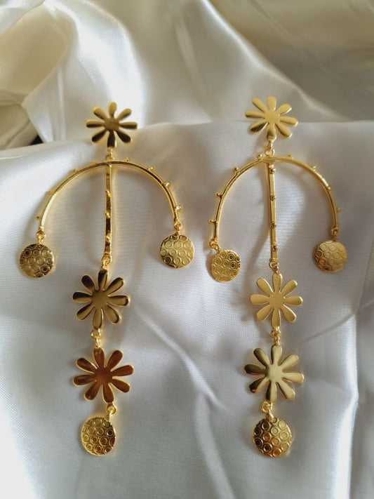 Vineeta golden chandbali earrings
