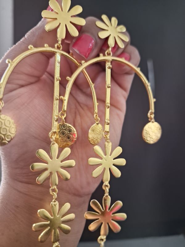 Vineeta golden chandbali earrings