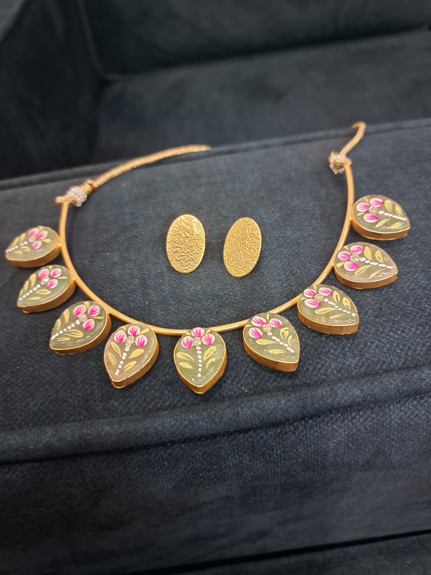 Aatishi green hasli necklace set