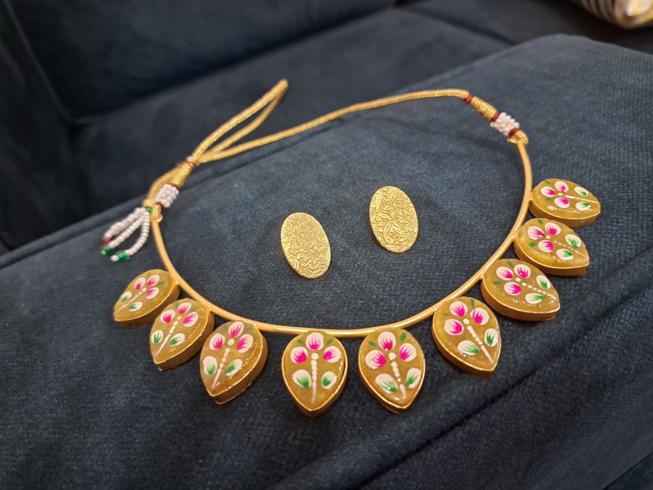 Aatishi yellow hasli necklace set