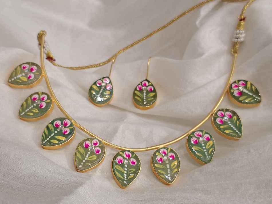Aatishi green hasli necklace set