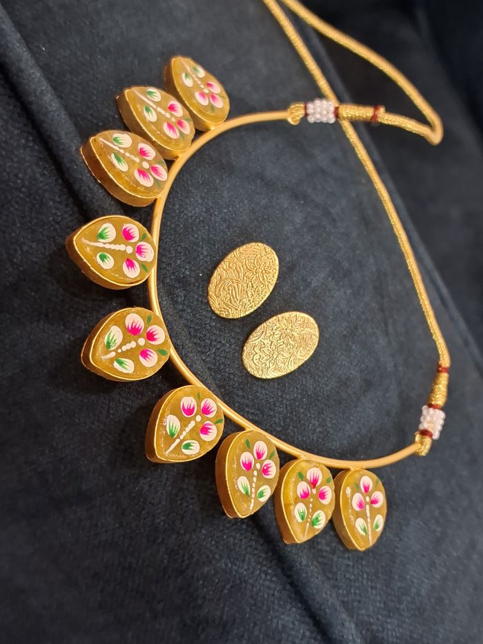 Aatishi yellow hasli necklace set