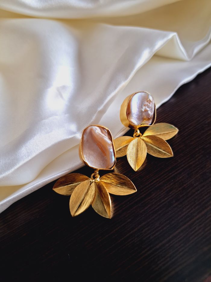 Austin MOP drop earrings