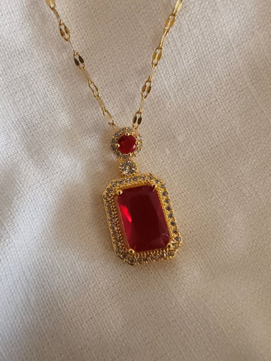 Dallas red anti-tarnish pendant with chain